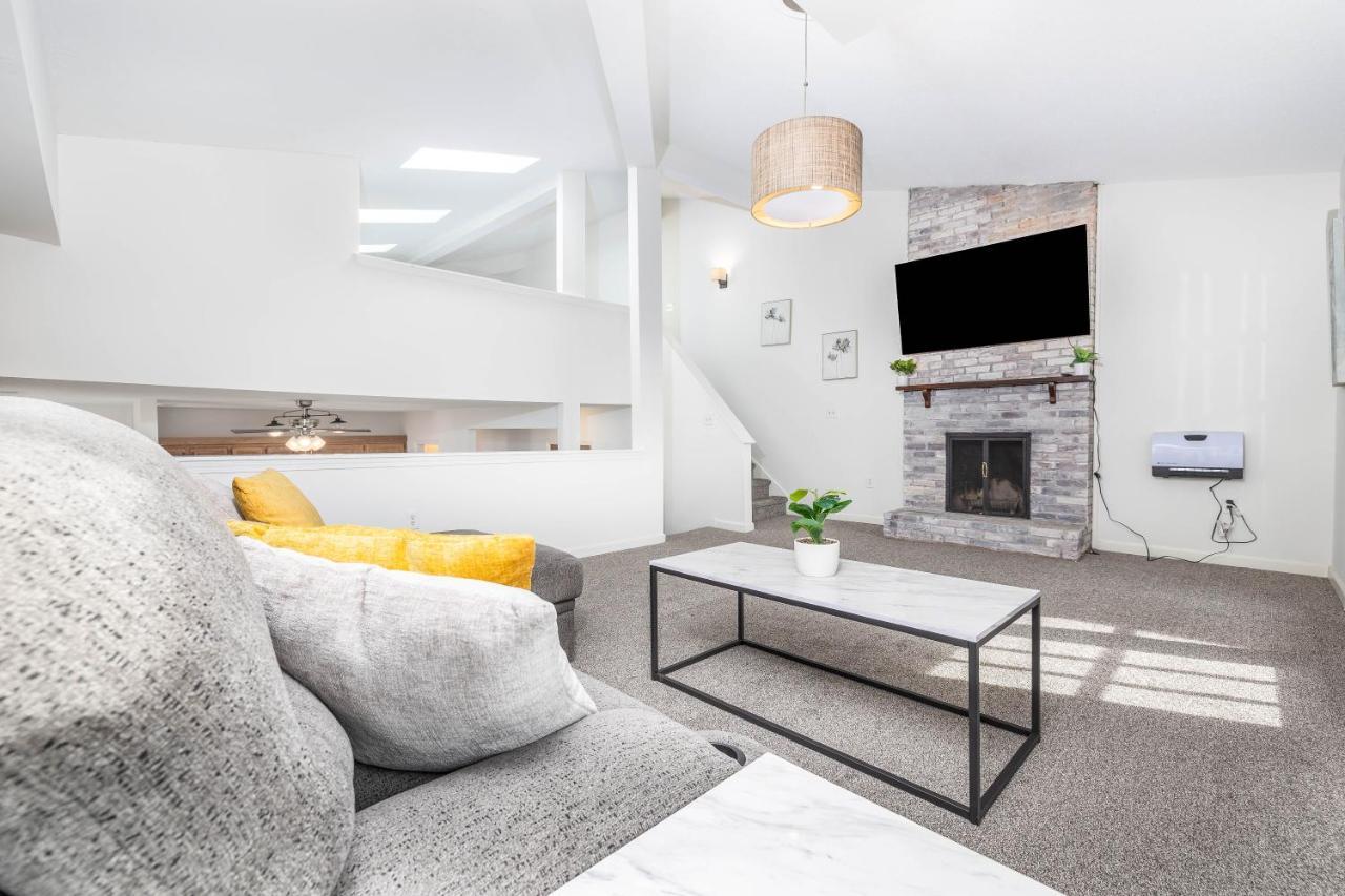 Exquisite Downtown Loft Apartment ハートフォード エクステリア 写真